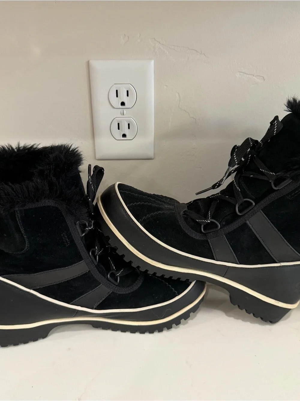 Sorel Tivoli IV Boots Women's 9 Black Suede Fleece Lined Waterproof Winter Warm